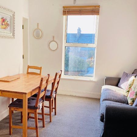 Charminster Homestay Bournemouth Ngoại thất bức ảnh