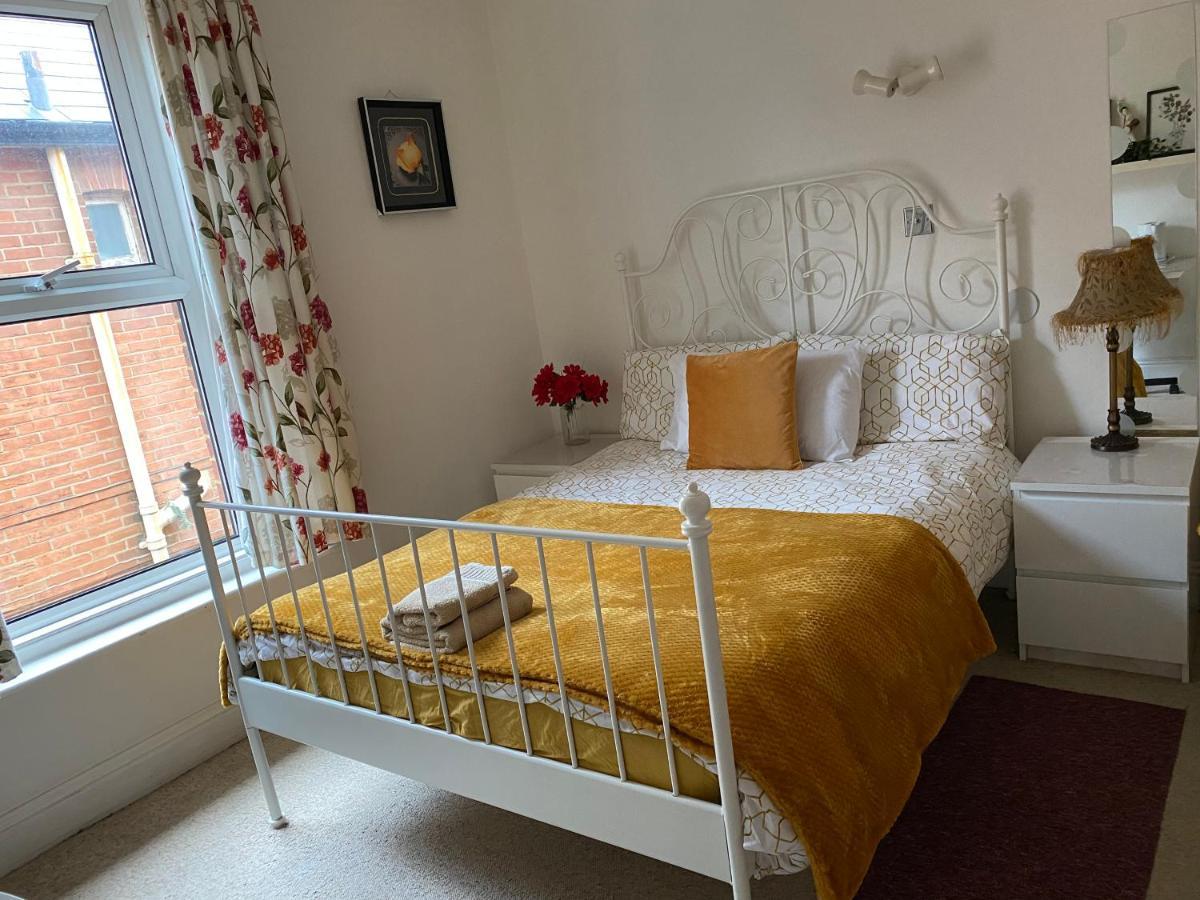 Charminster Homestay Bournemouth Ngoại thất bức ảnh